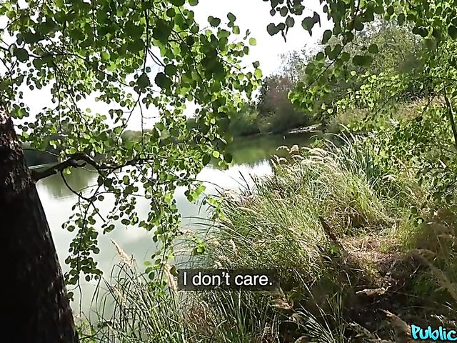 Akasha Coliun gets cash for sex in the outdoors