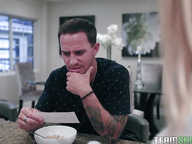 Tatted up big tits girl Nora Ivy offers her cunt to a guy