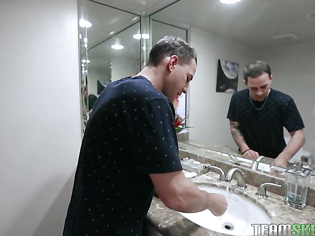 Tatted up big tits girl Nora Ivy offers her cunt to a guy