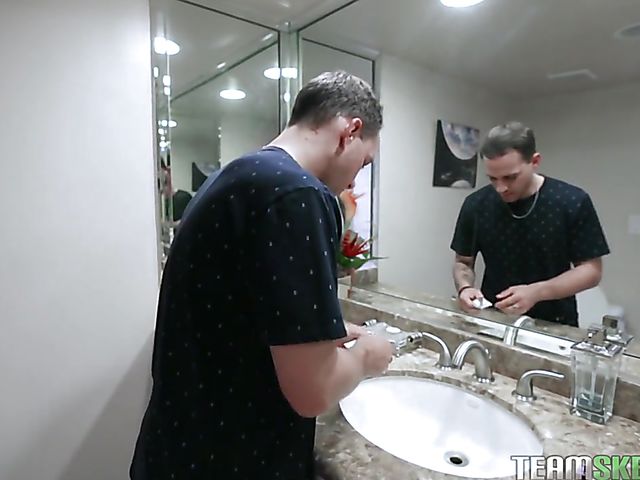 Tatted up big tits girl Nora Ivy offers her cunt to a guy