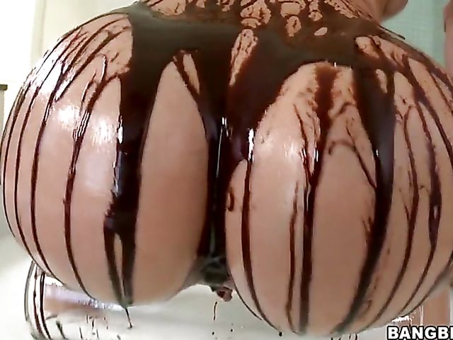 Big ass white girl Anikka Albrite gets penetrated