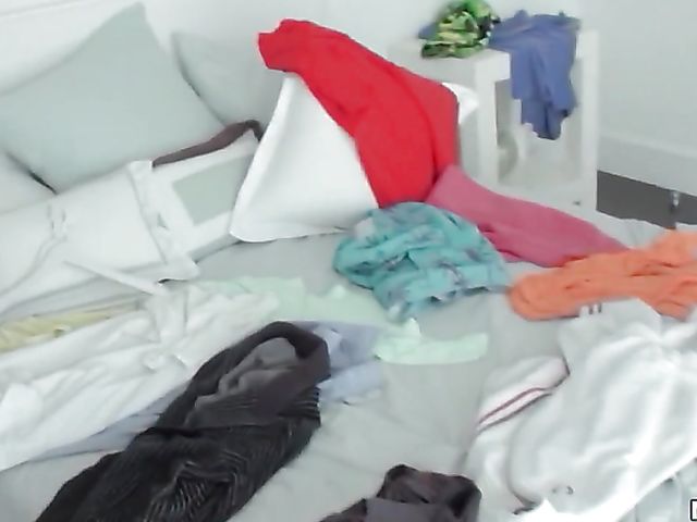 Ebony latina with glasses Harley Dean gets screwed