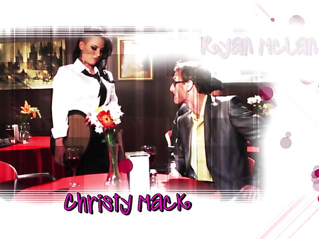 Pretty blonde Jessa Rhodes is in the mood for hot sex