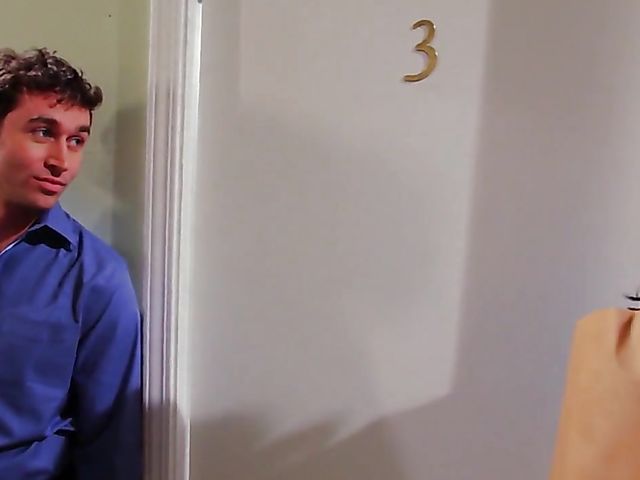 Pretty blonde Jessa Rhodes is in the mood for hot sex