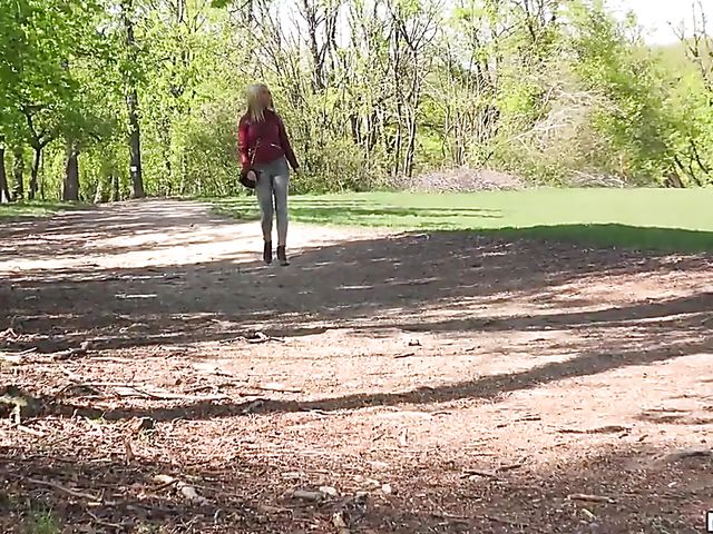 Park sex with easy Russian girl Diana Dali