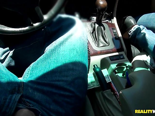 Street sex with curvy hottie Jessica