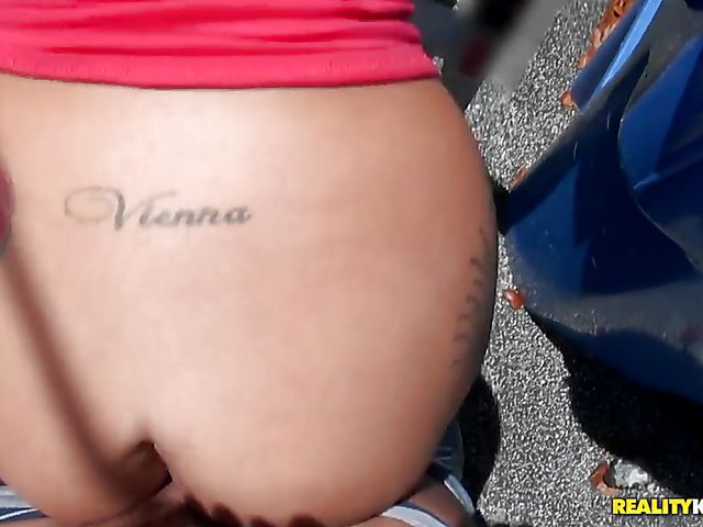 Street sex with curvy hottie Jessica