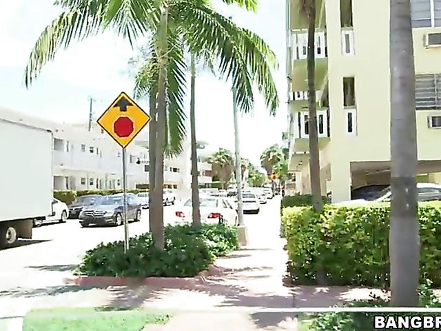 Avona Dominica's squirting pussy fucked in the streets