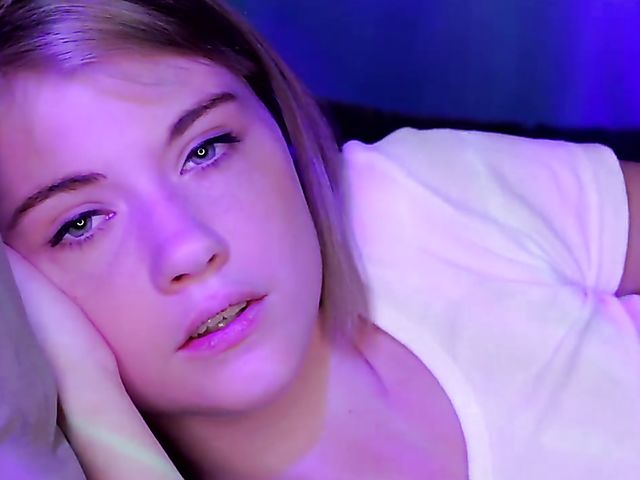 Reverse gangbang with four teens Hannah Hays, Nia Nacci, Aria Sky, and Alice Coxxx