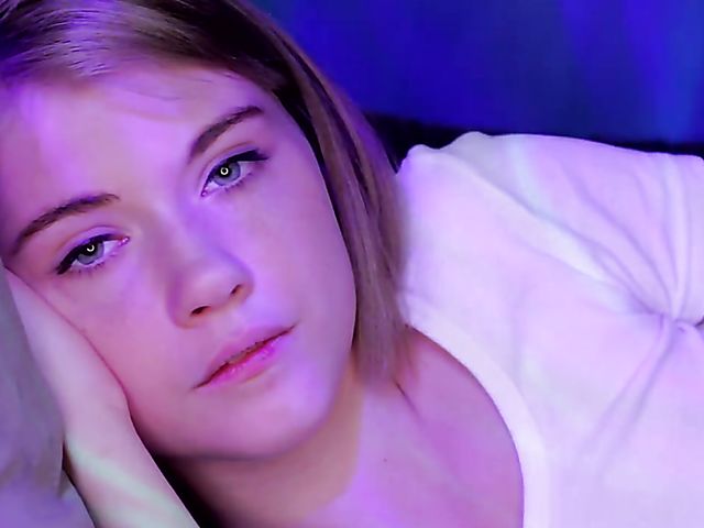 Reverse gangbang with four teens Hannah Hays, Nia Nacci, Aria Sky, and Alice Coxxx