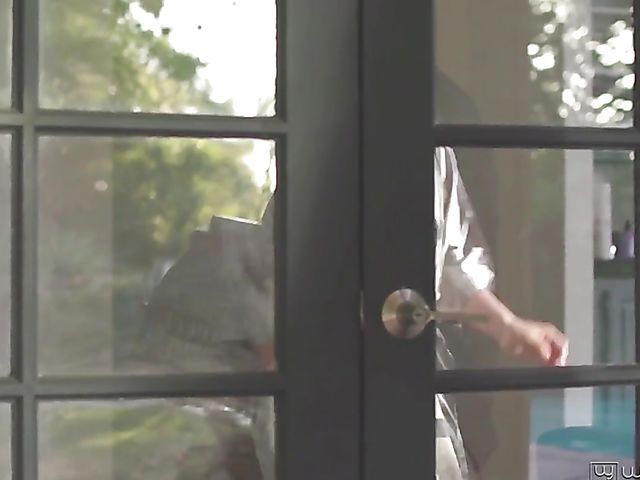 Jade Baker's lesbian neighbor Jenna Sativa is hot