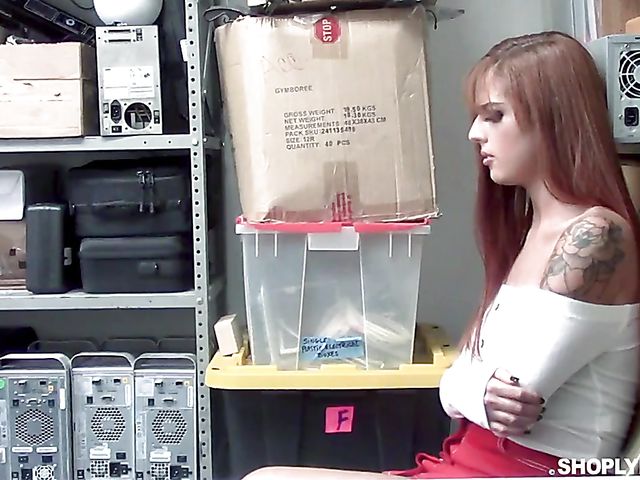 Security guy bangs young redhead Scarlett Mae