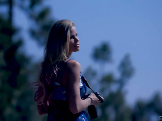 Hot sex outdoors with lovely photographer Jade Nile