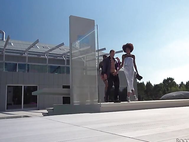 Ebony babe Luna Corazon shares a white pole with fishnet girl Kiki Cyrus 