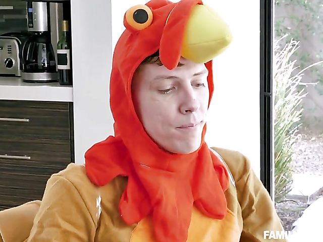 Thanksgiving family orgy with Brooklyn Chase and Rosalyn Sphinx