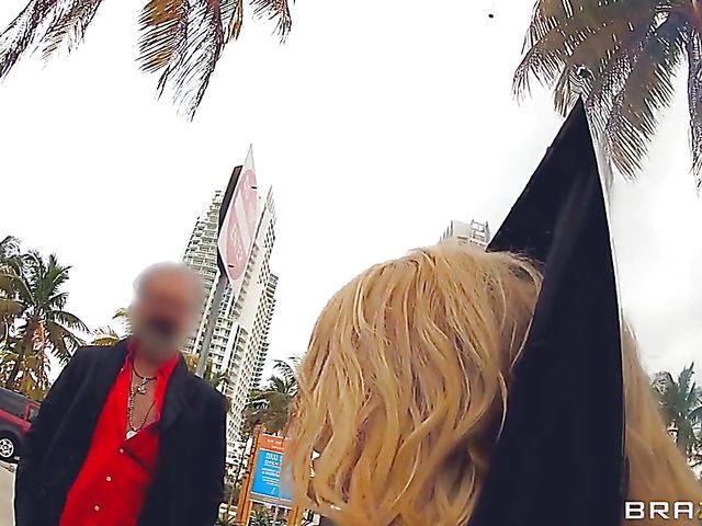 Public sex in the downtown with Alexis Monroe
