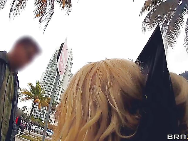 Public sex in the downtown with Alexis Monroe