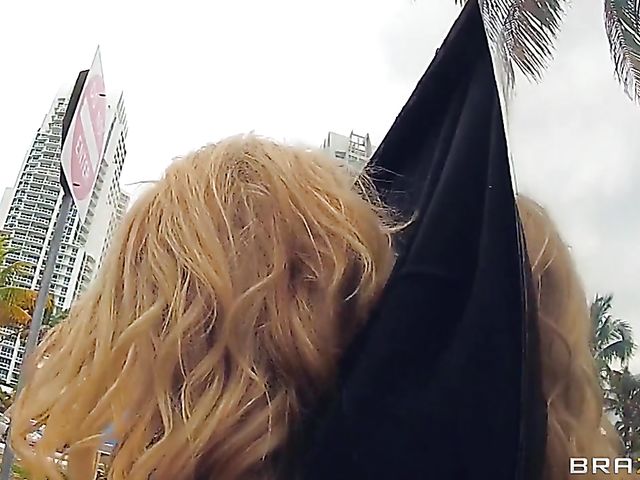 Public sex in the downtown with Alexis Monroe