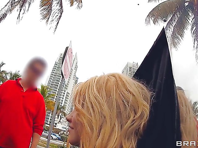 Public sex in the downtown with Alexis Monroe