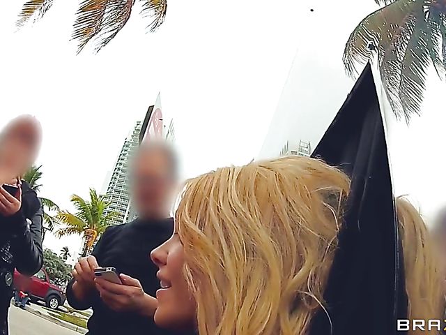 Public sex in the downtown with Alexis Monroe