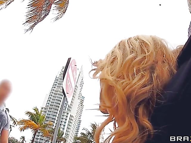 Public sex in the downtown with Alexis Monroe