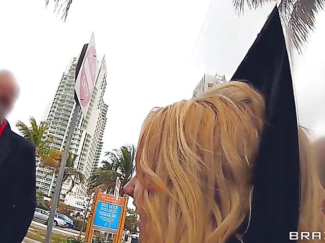 Public sex in the downtown with Alexis Monroe