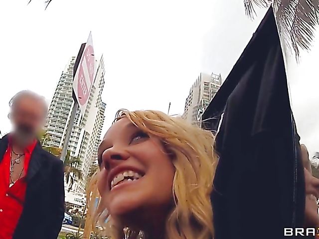 Public sex in the downtown with Alexis Monroe