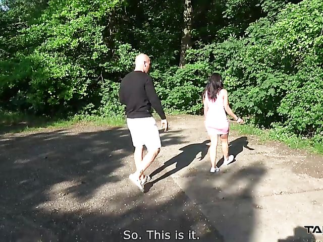 Easy cute model fuck in the backseat