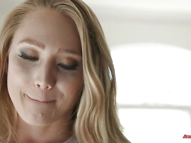 Big ass blonde AJ Applegate gets a dream massage