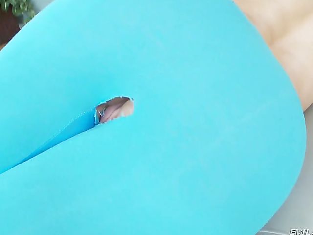 Leggings ass tease featuring busty Nicole Aniston 