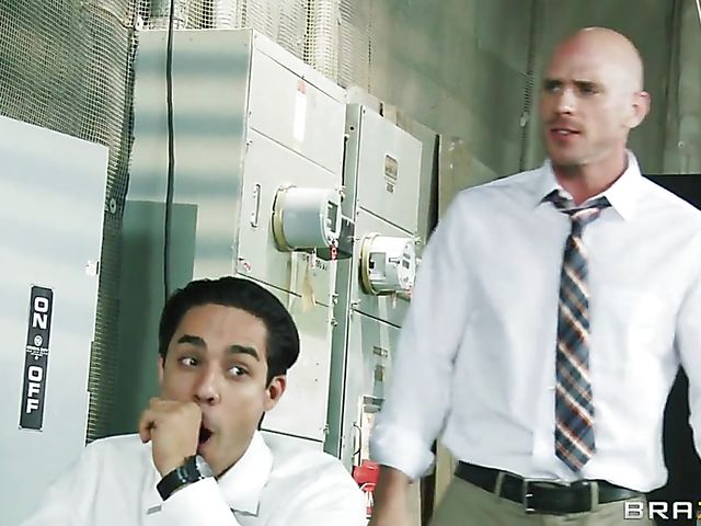 Johnny Sins can't miss Eva Notty's humongous tits 