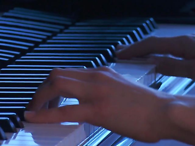 All natural brunette Gracie Glam gets horny in the evening