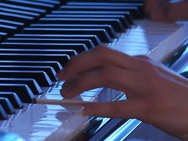 All natural brunette Gracie Glam gets horny in the evening