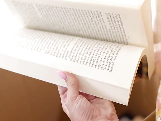 Scarlett Sage and her lesbian stepmom Reagan Foxx