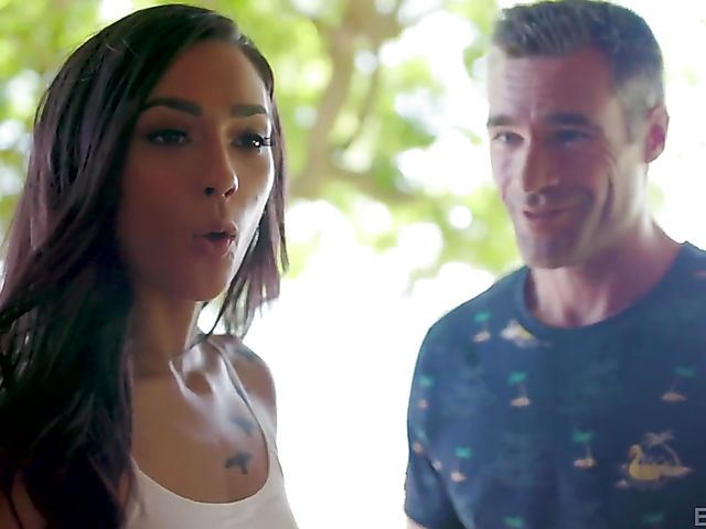 Resort fuck with pierced nipple babe Jaye Summers