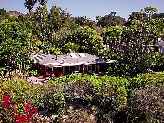 Resort fuck with pierced nipple babe Jaye Summers