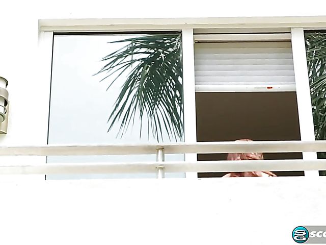 Hot mom Eliza Kelay gets penetrated after bath