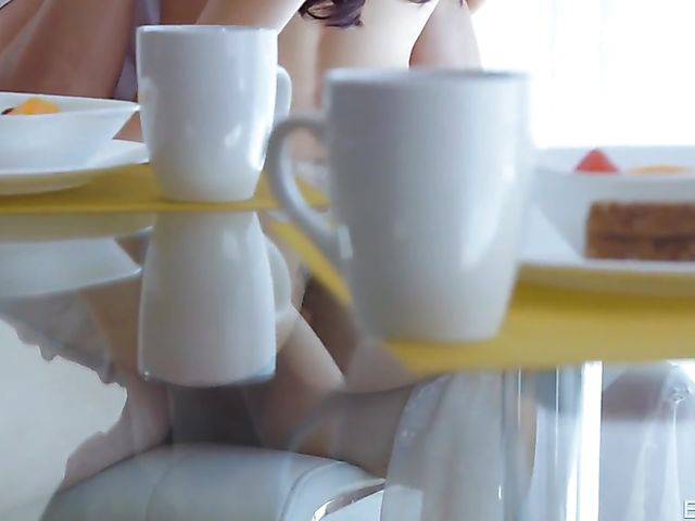 Morning sex with Italian babe Valentina Nappi 