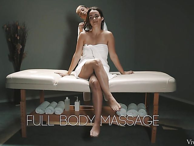 Perfect lesbian massage with Petra F and Sabrisse 