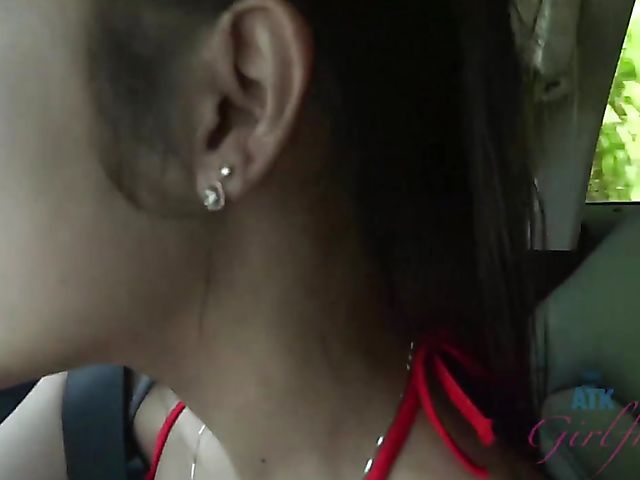 Asian ATK girlfriend Vina Sky gets naughty 