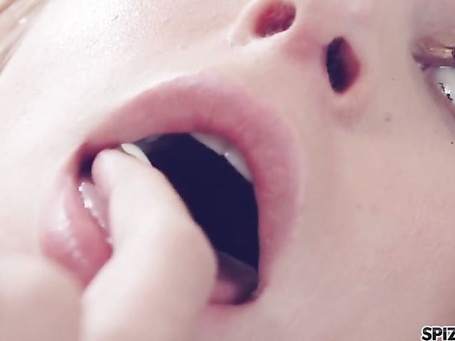 Horny lesbians Emma Hix and Karma Rx