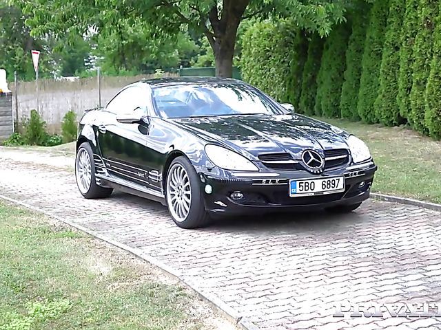 Outdoor rimming threesome with Lyen Parker and Ria Sunn 