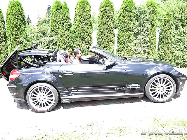 Outdoor rimming threesome with Lyen Parker and Ria Sunn 