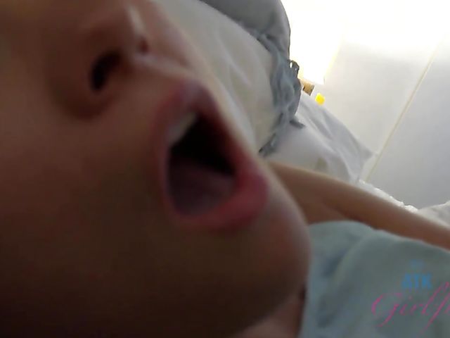 Zoe Bloom - Girlfriend footjob and fuck from your perspective