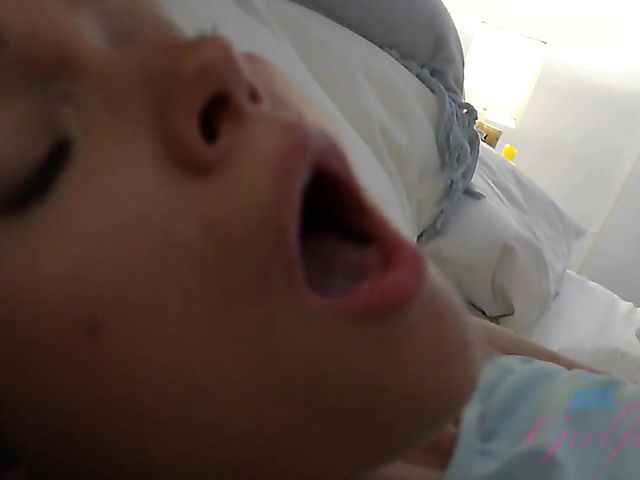 Zoe Bloom - Girlfriend footjob and fuck from your perspective