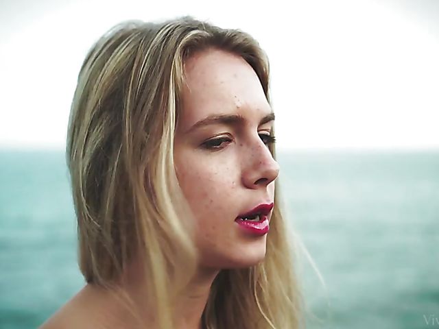 Anie Darling & Arya - Lesbians kissing and licking