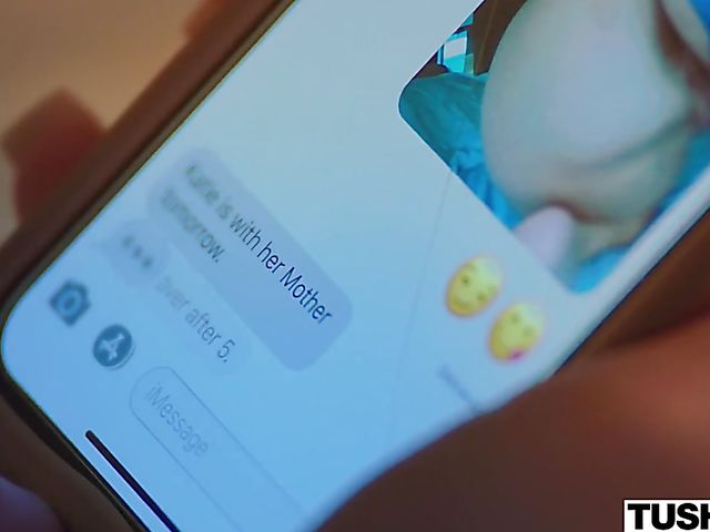 Cute anal girl Zoe Bloom gets her ass banged