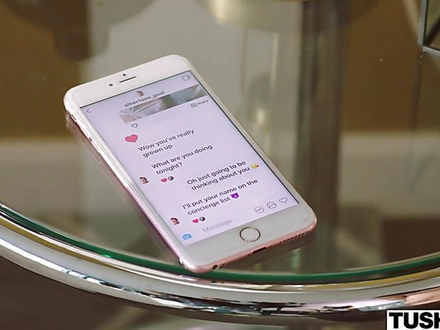 Cute anal girl Zoe Bloom gets her ass banged