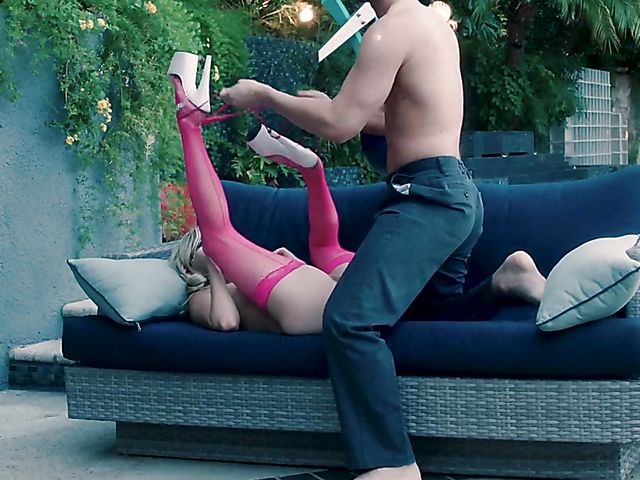 Blonde stockings babe Carolina Sweets gets it on