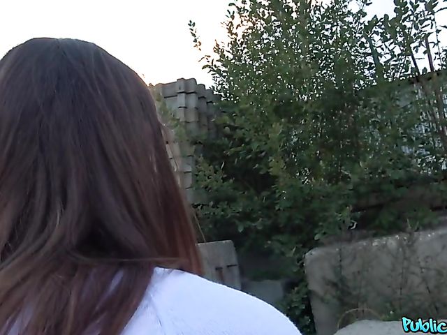 Public agent bangs young Nana Garnet outdoors